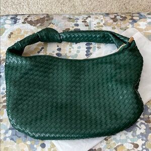 Melie Bianco green woven hobo bag PERFECT FOR THE CHRISTMAS SEASON 🎄